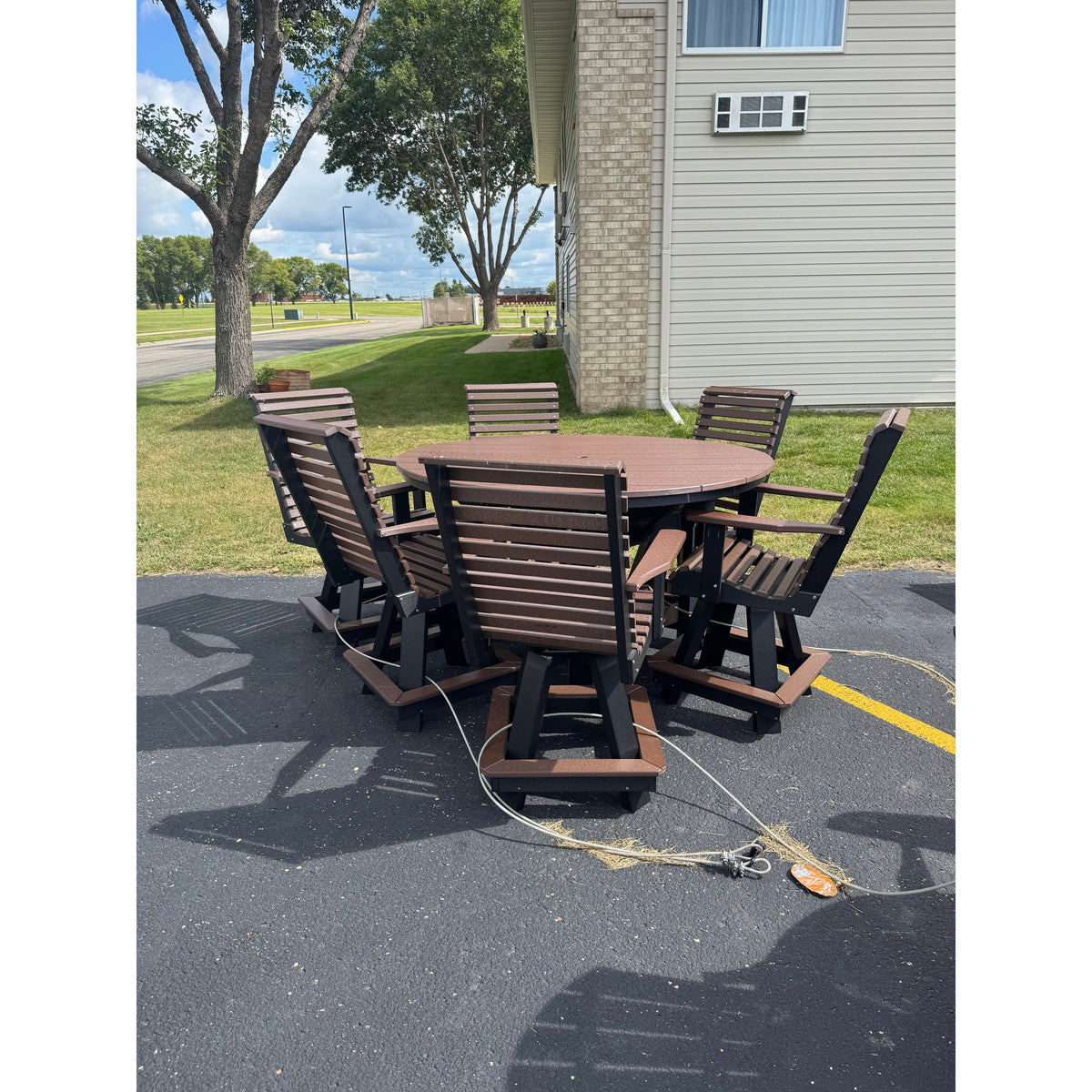 60" Round Counter Table with 6 Rollback Swivels in Black/Brown